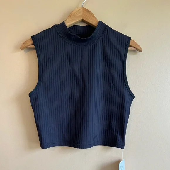 New ATHLETA Rib Crop Rashguard Tank Top Size Small MSRP $69 - Picture 2 of 6